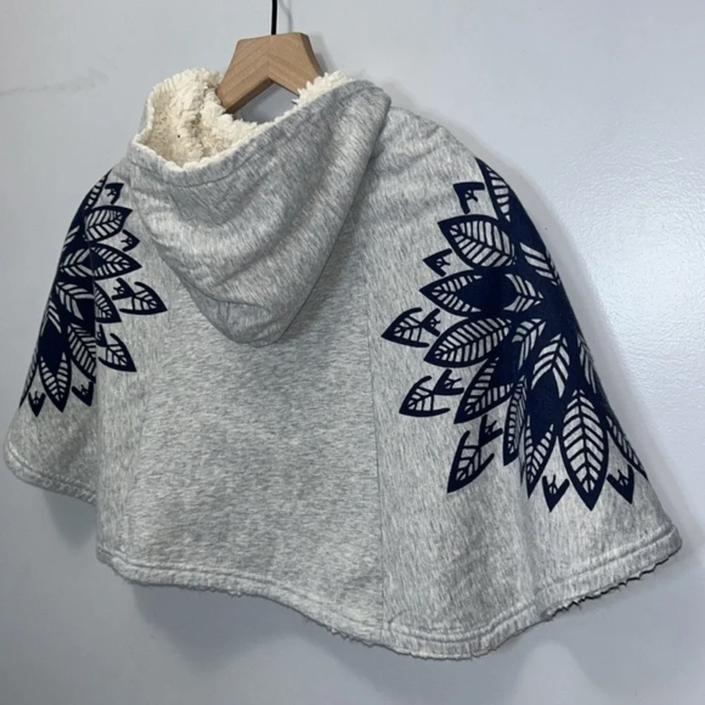Tucker + Tate Poncho Gray‎ With Blue Feather Details- Girls Size 2T